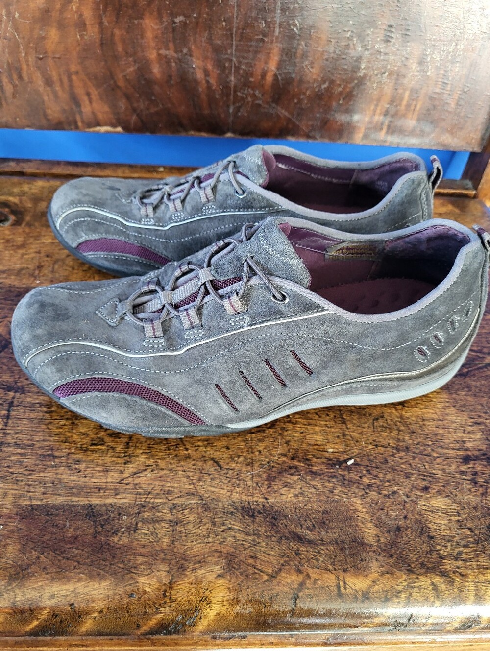 Clarks Privo 7.5 Suede Sneakers Gray and Maroon Slip-On RARE find